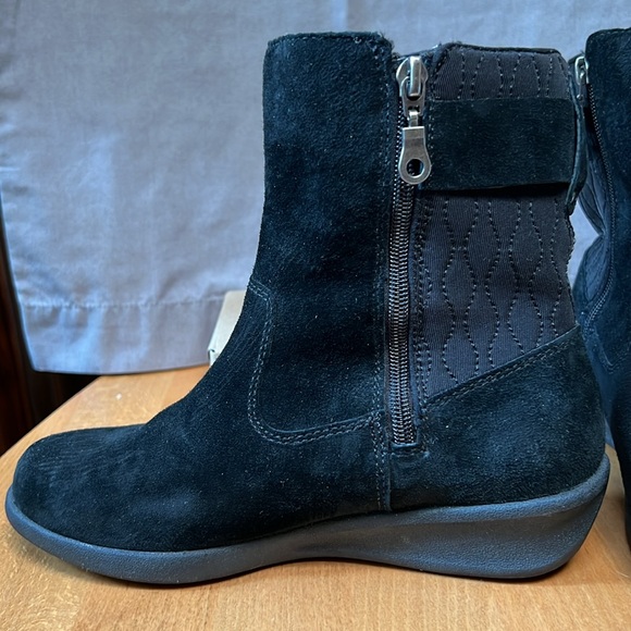 Aravon Linda-AR boots, size 6D - Picture 6 of 9